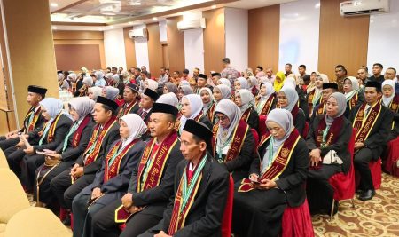 126 Mahasiswa IAIN Pontianak dikukuhkan sebagai Guru Profesional